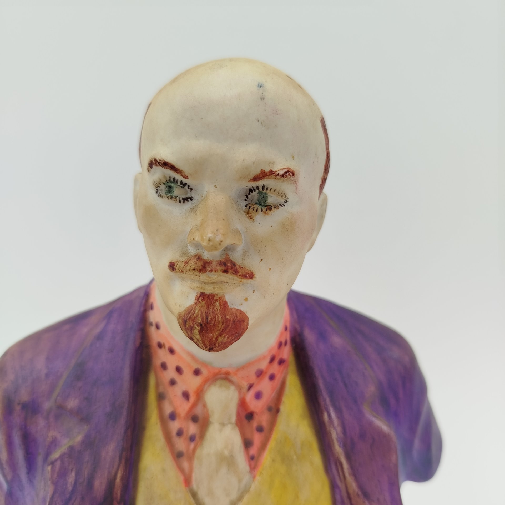 Статуэтка "Бюст В.И. Ленина", автор формы Ингал Боголюбов, бисквит, владельческая роспись позднего периода, Ленинградский фарфоровый завод (ЛФЗ), СССР, 1950-1970 гг.