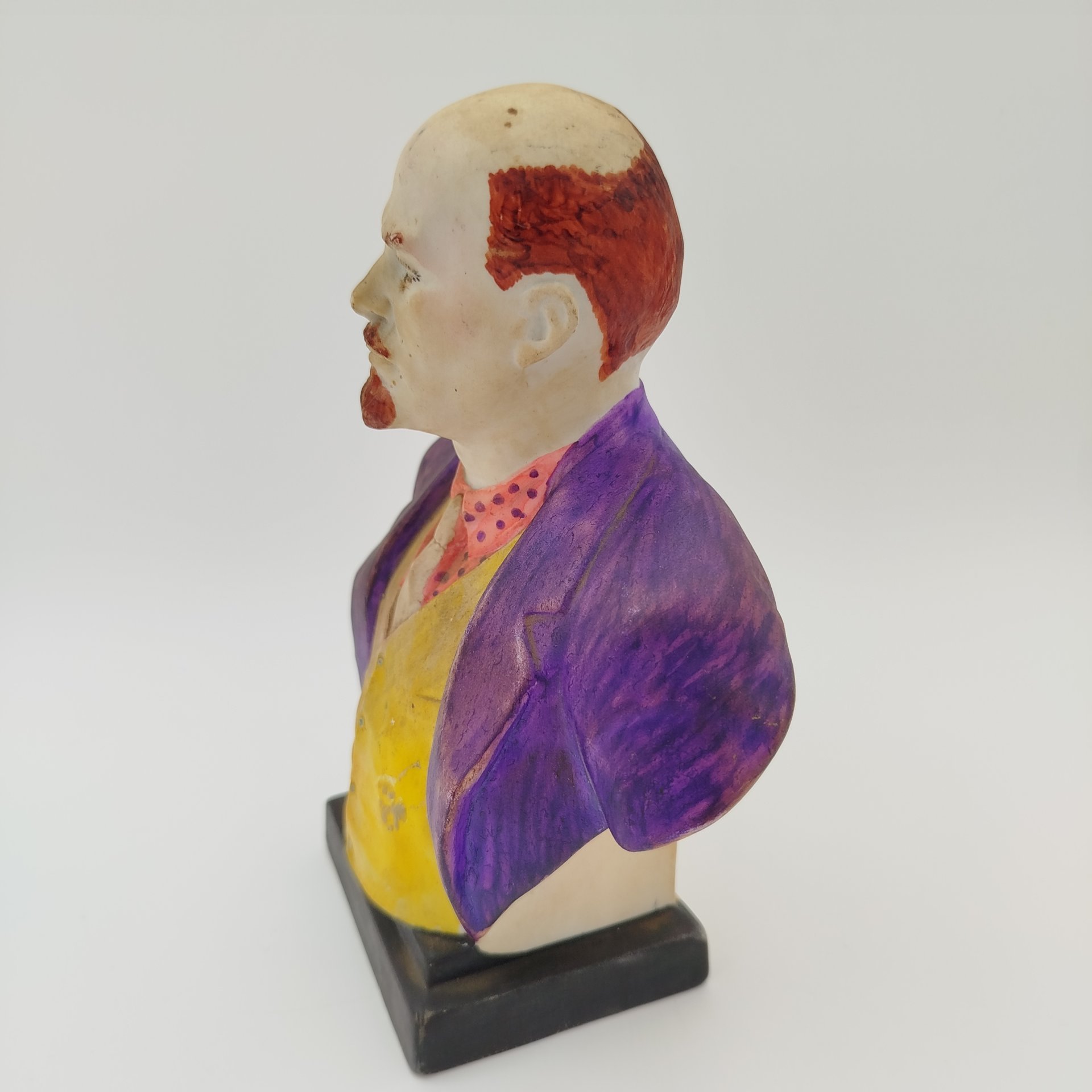 Статуэтка "Бюст В.И. Ленина", автор формы Ингал Боголюбов, бисквит, владельческая роспись позднего периода, Ленинградский фарфоровый завод (ЛФЗ), СССР, 1950-1970 гг.