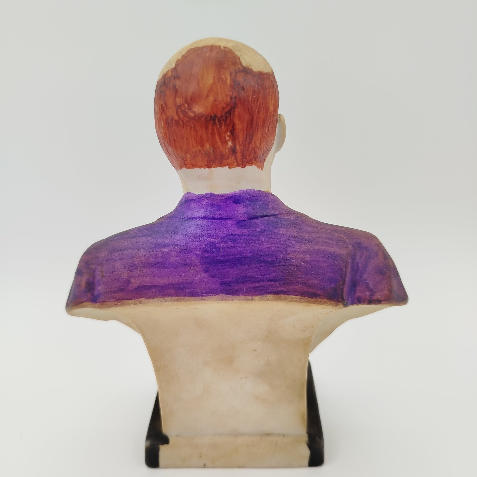 Статуэтка "Бюст В.И. Ленина", автор формы Ингал Боголюбов, бисквит, владельческая роспись позднего периода, Ленинградский фарфоровый завод (ЛФЗ), СССР, 1950-1970 гг.