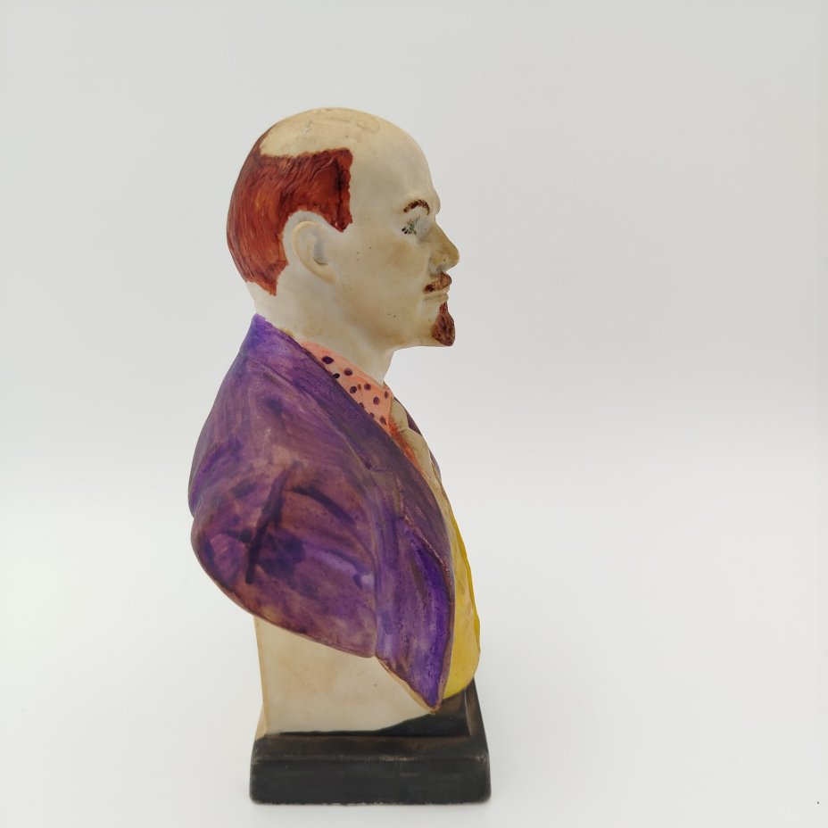 Статуэтка "Бюст В.И. Ленина", автор формы Ингал Боголюбов, бисквит, владельческая роспись позднего периода, Ленинградский фарфоровый завод (ЛФЗ), СССР, 1950-1970 гг.