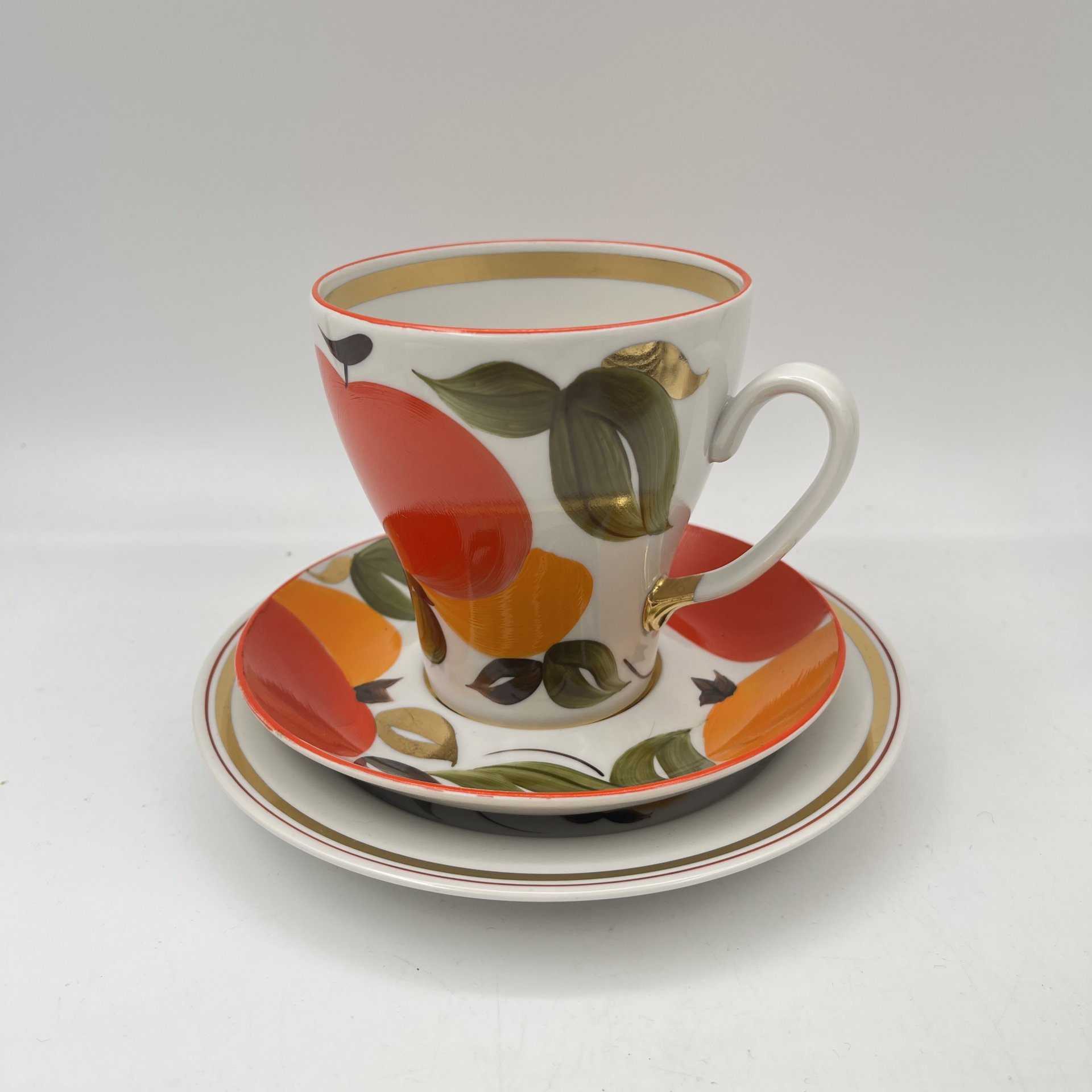 Чайное трио "Яблоки", фарфор, роспись, золочение, Краснодарский фарфорово-фаянсовый завод «Чайка», СССР, 1960-1992 гг.