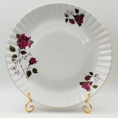 Блюдо круглой формы, украшенное изображением розы, фарфор, деколь, золочение, Chodziez, Польша, 1964-1980 гг.