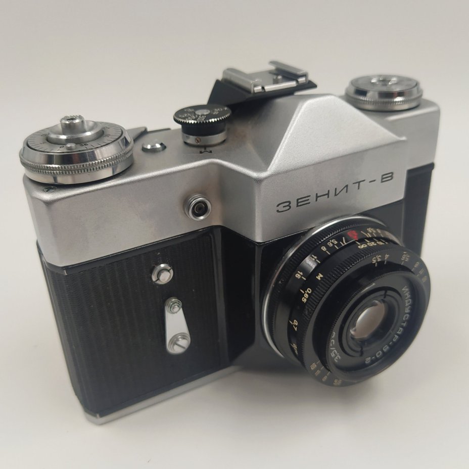 Фотоаппарат "Зенит-В" с объективом "Индустар-50-2" в оригинальном кофре, Красногорский механический завод (КМЗ)