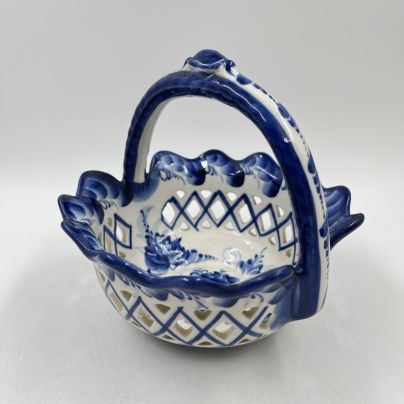 Конфетница "Корзинка", Гжель, фарфор, роспись, Россия, 2000 г.