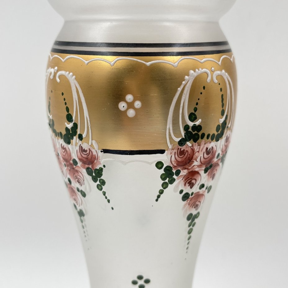 Ваза в стиле модерн с цветочным декором