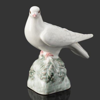 Статуэтка "Голубь", автор Вера Григорьевна Филянская (1900-1982 гг.), фаянс, роспись, Конаковский фаянсовый завод им. М.И. Калинина (ЗиК Конаково), СССР, 1962-1970 гг.