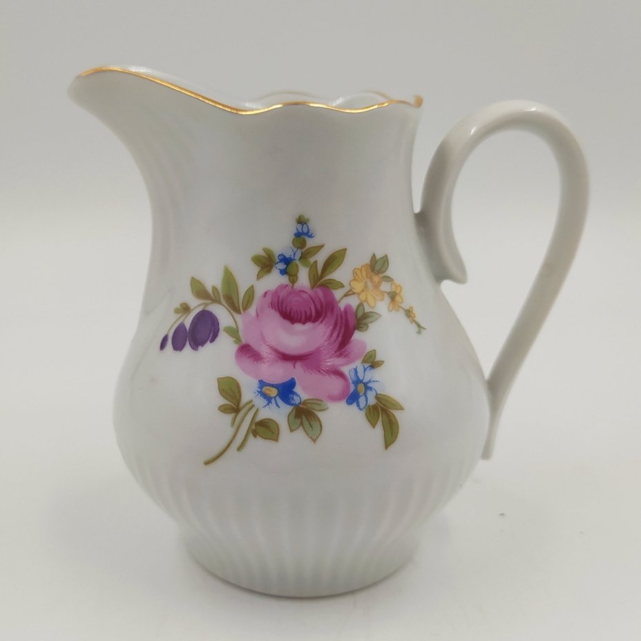 Молочник с цветочным декором, фарфор, деколь, золочение, Graf Von Henneberg Porzellan, 1777 Jlmenau, ГДР, 1970-1980 гг., Graf Von Henneberg Porzellan