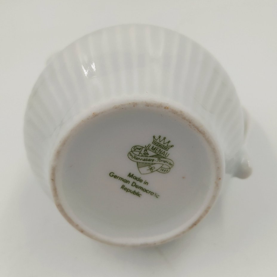 Молочник с цветочным декором, фарфор, деколь, золочение, Graf Von Henneberg Porzellan, 1777 Jlmenau, ГДР, 1970-1980 гг., Graf Von Henneberg Porzellan