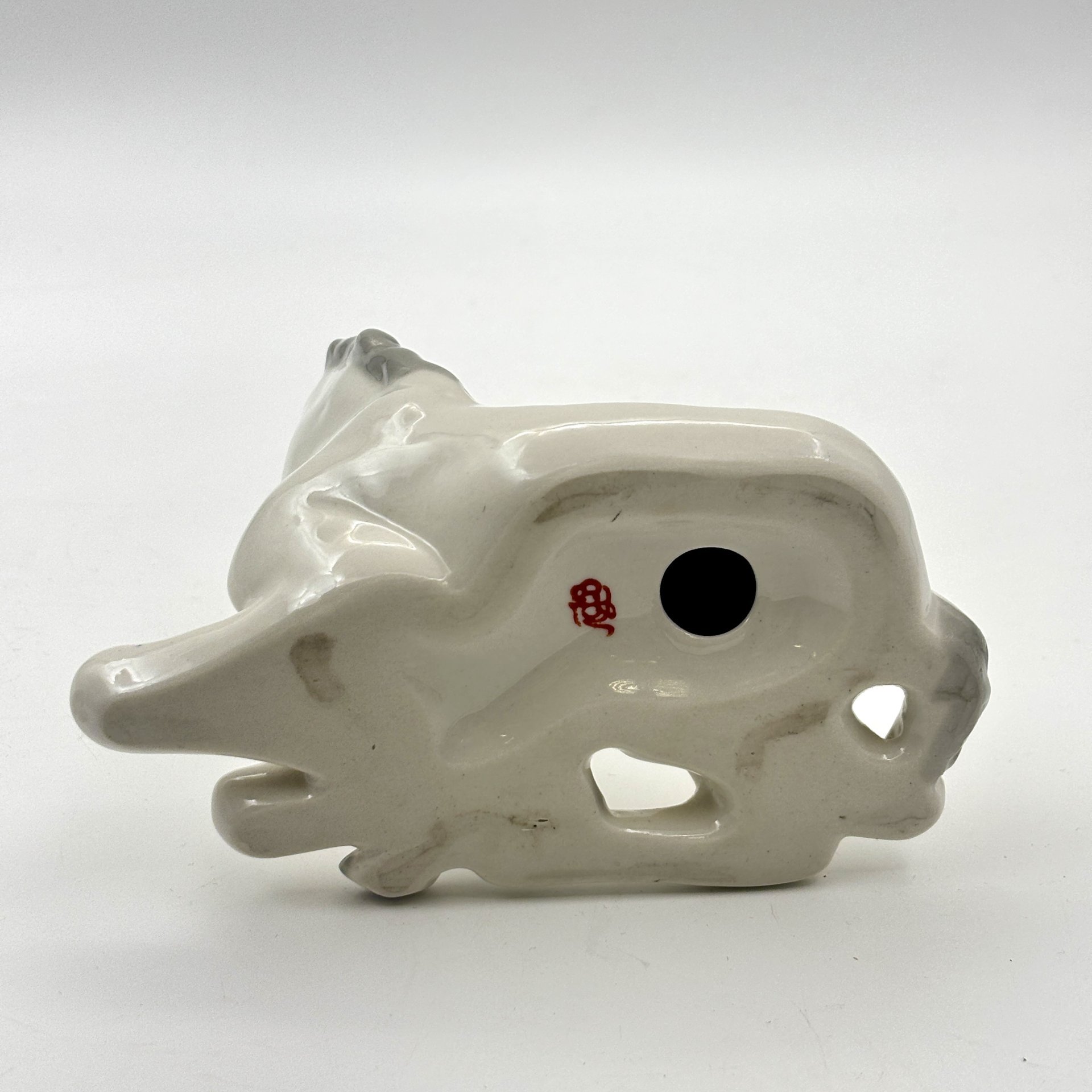 Статуэтка "Жеребенок лежащий", автор Б.Я. Воробьев, роспись В.М. Жбанов, фарфор, роспись, Ленинградский фарфоровый завод (ЛФЗ), СССР, 1970-1980 гг.