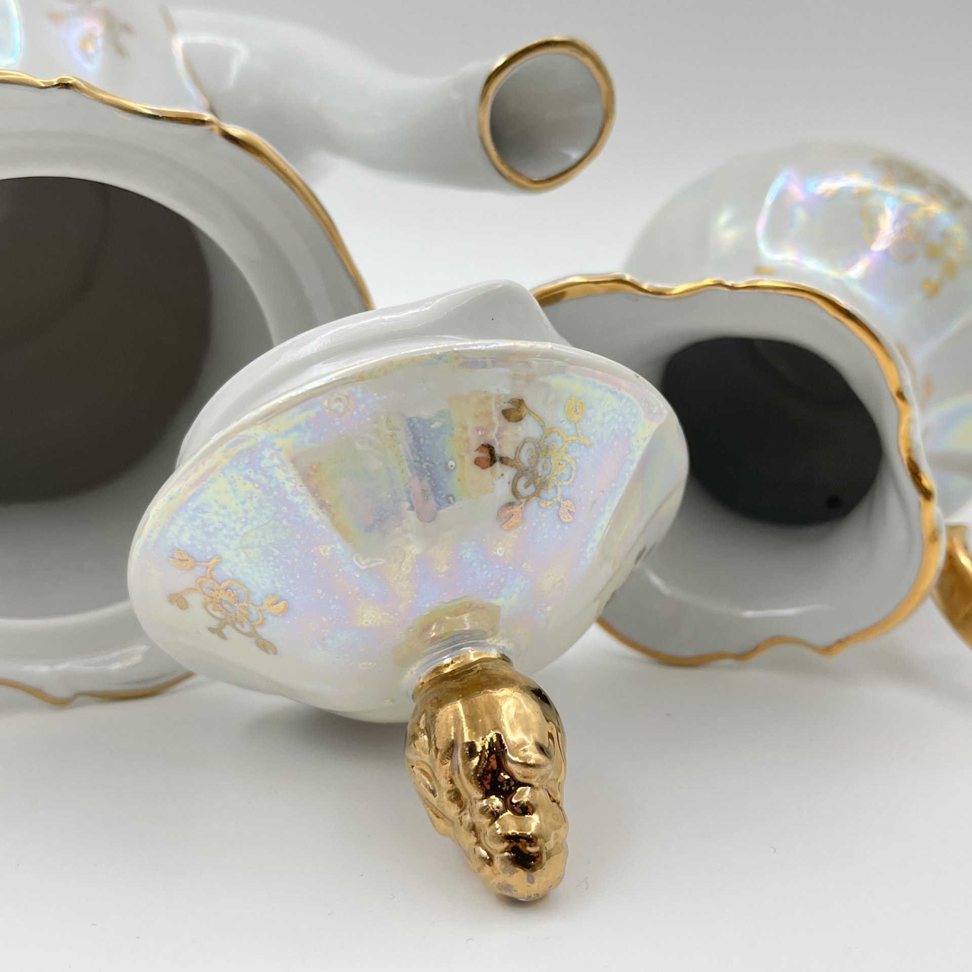 Сервировочный набор на одну персону (5 предметов), украшенный цветочным декором, фарфор, люстр, золочение, Kahla, ГДР, 1968-1987 гг.