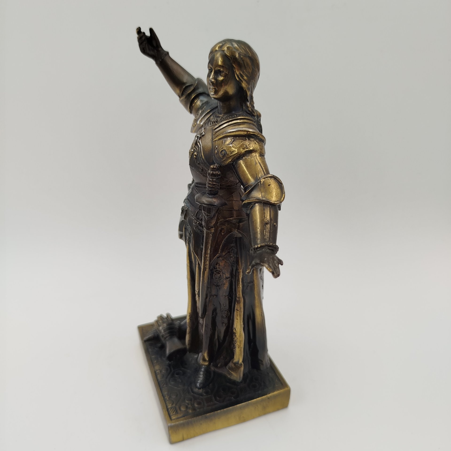 Статуэтка "Жанна д’Арк", металл, литье, формовка, Франция, 2010-2015 гг.