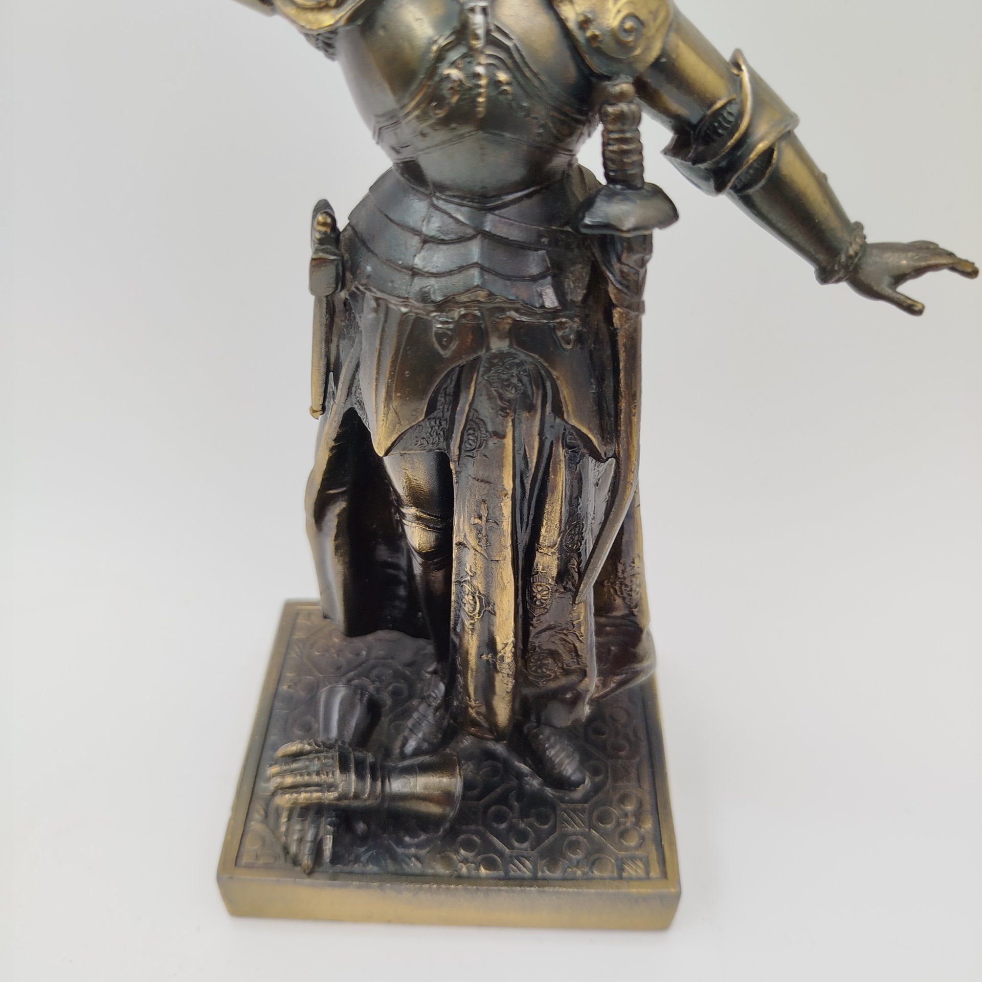 Статуэтка "Жанна д’Арк", металл, литье, формовка, Франция, 2010-2015 гг.