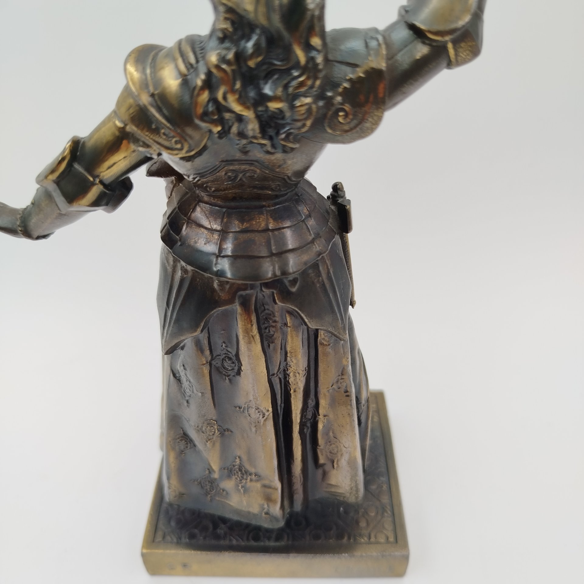 Статуэтка "Жанна д’Арк", металл, литье, формовка, Франция, 2010-2015 гг.