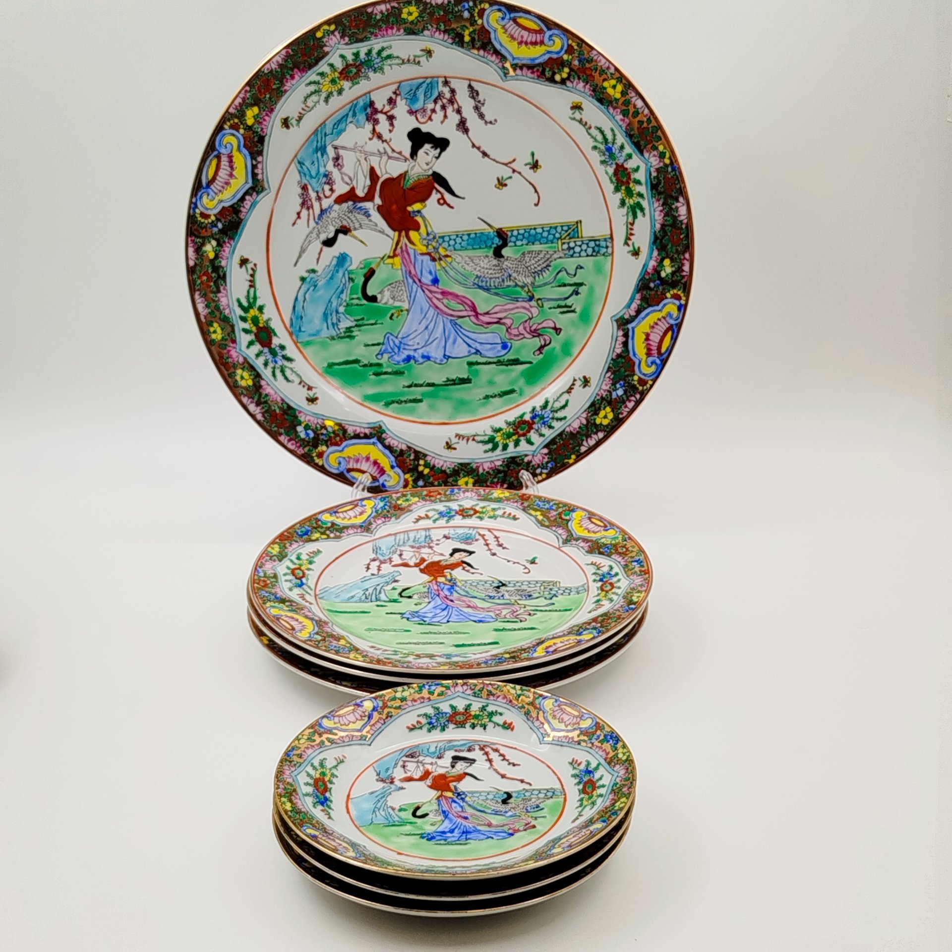 Кофейный сервиз в стиле шинуазри "Китайская красавица в саду" на 3 персоны (13 предметов), фарфор, деколь, роспись эмалевыми красками, золочение, Китай, 1960-1980 гг.