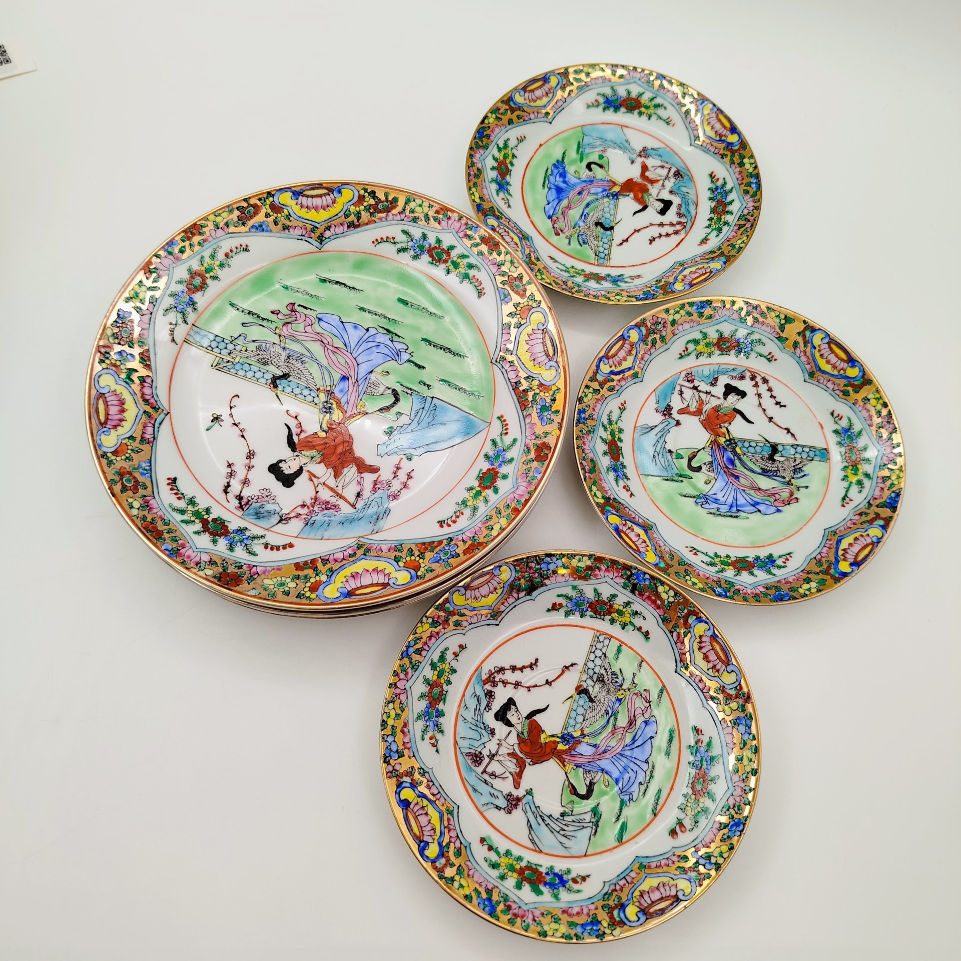 Кофейный сервиз в стиле шинуазри "Китайская красавица в саду" на 3 персоны (13 предметов), фарфор, деколь, роспись эмалевыми красками, золочение, Китай, 1960-1980 гг.