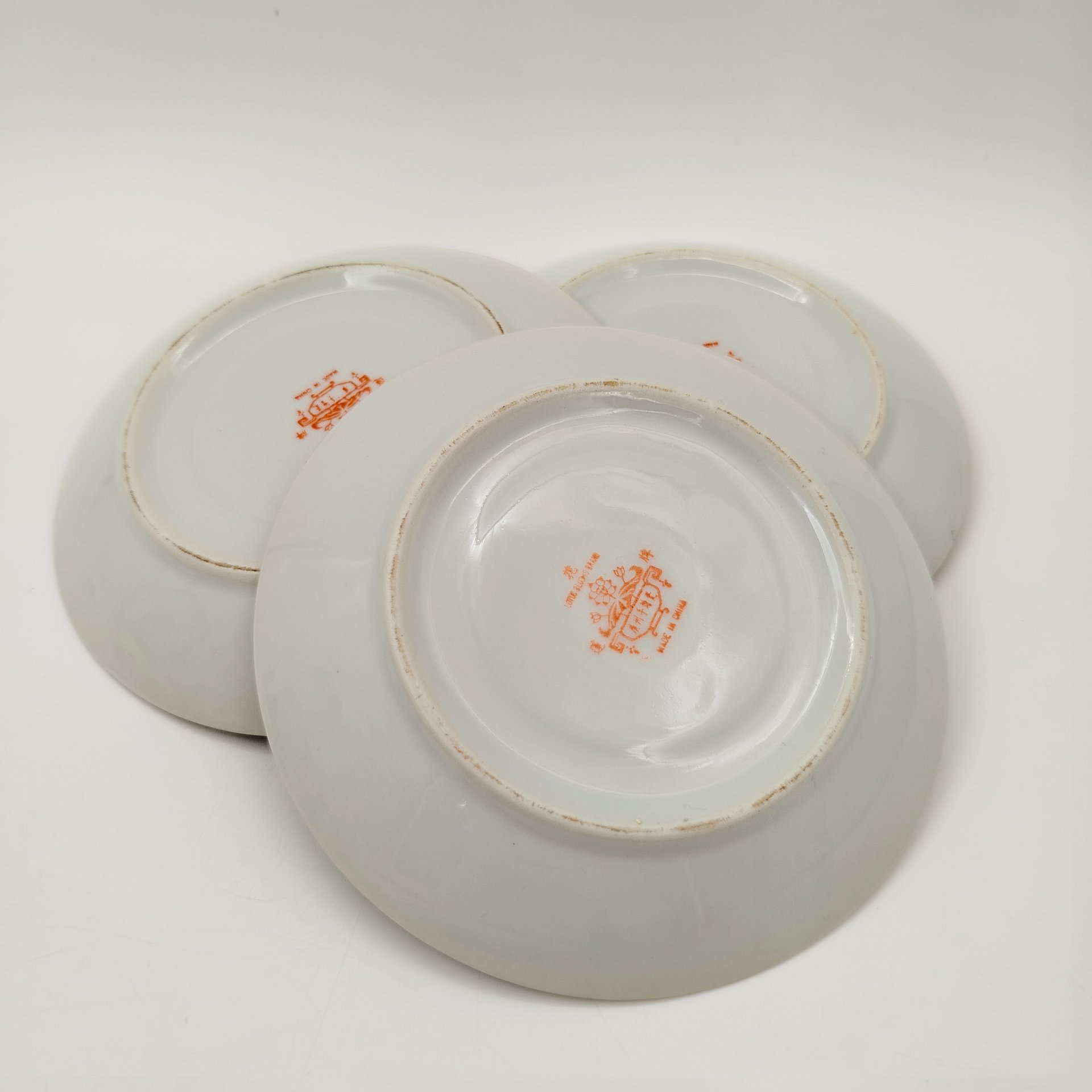 Кофейный сервиз в стиле шинуазри "Китайская красавица в саду" на 3 персоны (13 предметов), фарфор, деколь, роспись эмалевыми красками, золочение, Китай, 1960-1980 гг.