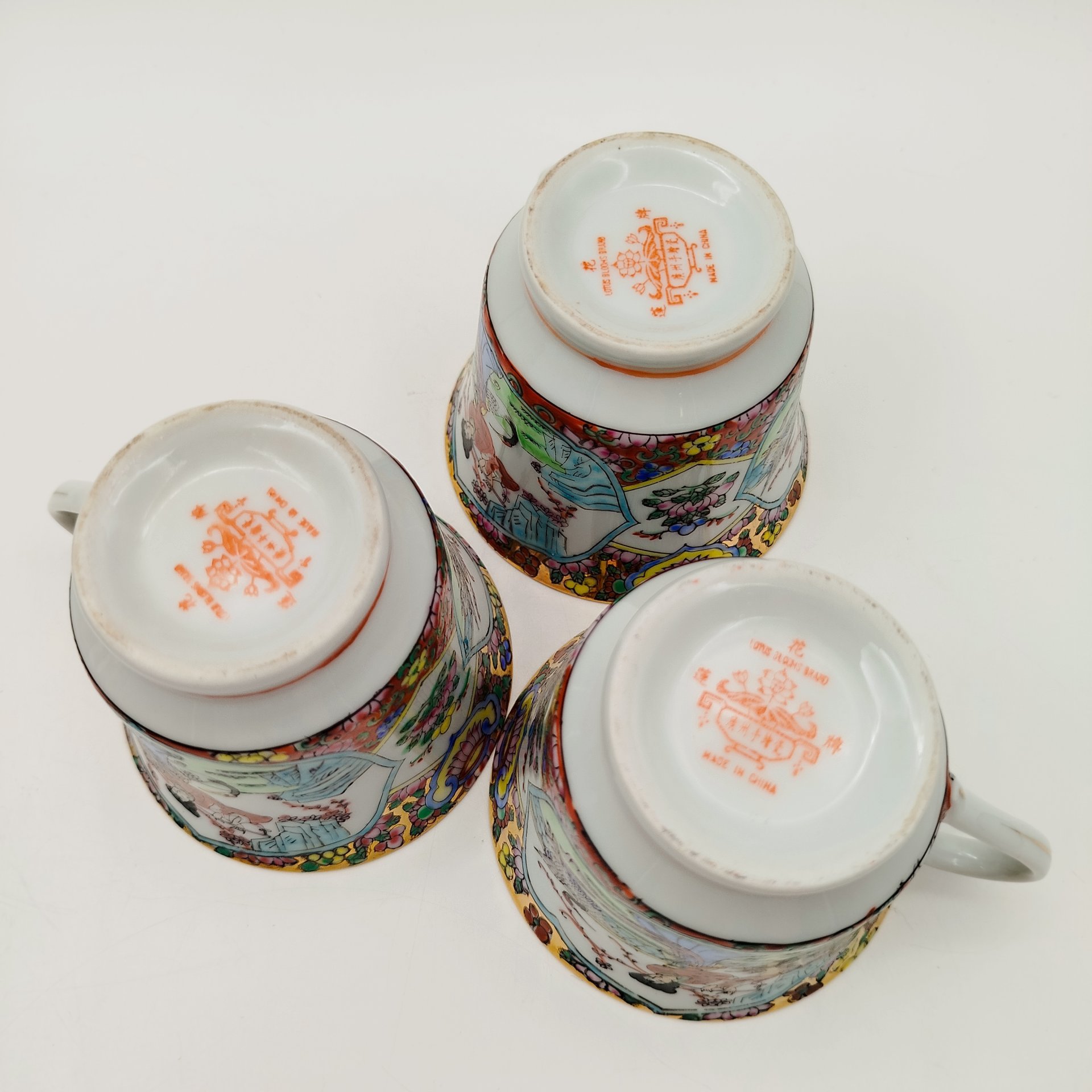 Кофейный сервиз в стиле шинуазри "Китайская красавица в саду" на 3 персоны (13 предметов), фарфор, деколь, роспись эмалевыми красками, золочение, Китай, 1960-1980 гг.