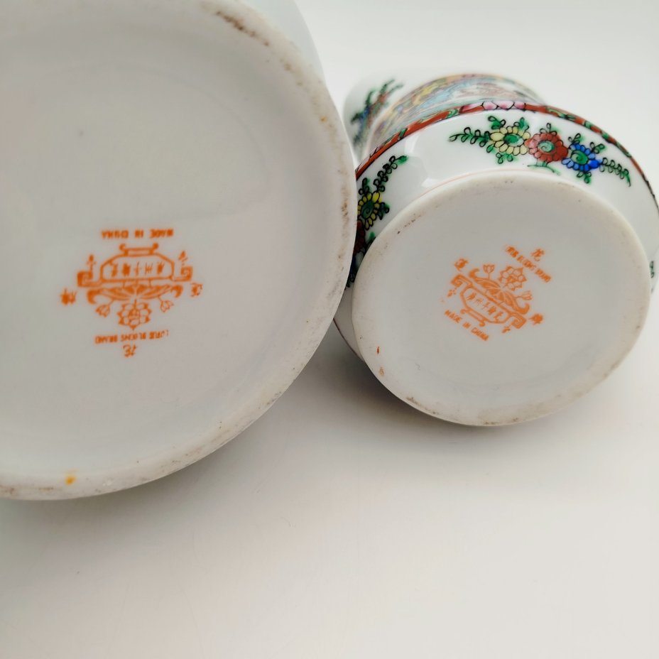 Кофейный сервиз в стиле шинуазри "Китайская красавица в саду" на 3 персоны (13 предметов), фарфор, деколь, роспись эмалевыми красками, золочение, Китай, 1960-1980 гг.