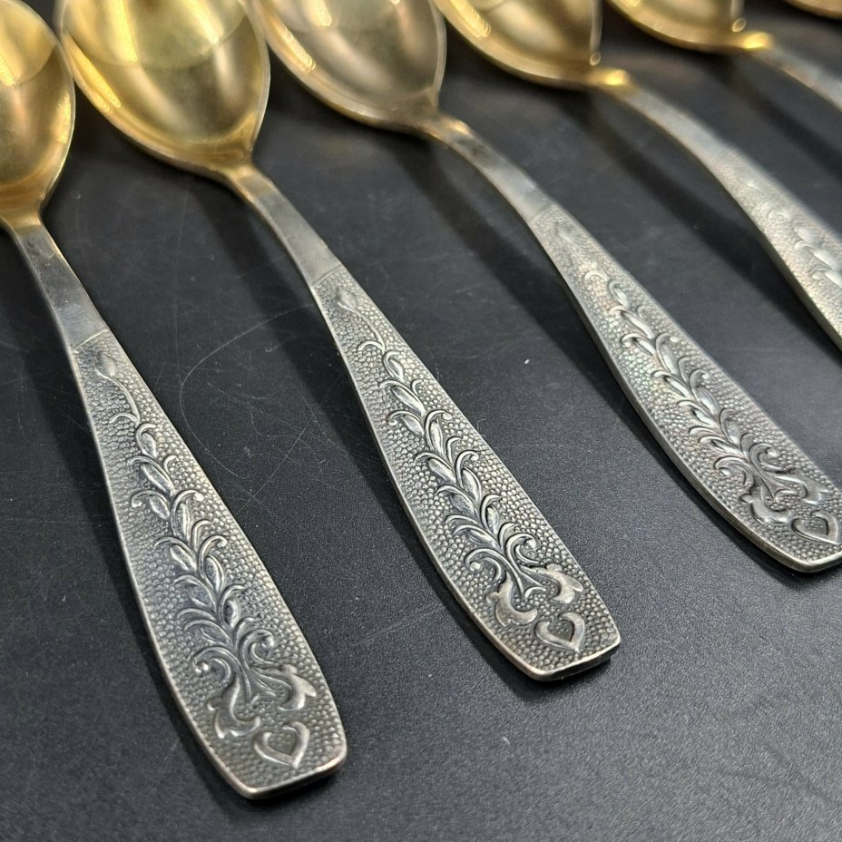 Набор из шести чайных ложек «Хмель», мНЦ (медь-никель-цинк), золочение, Завод «Проминь», СССР, 1970-1990 гг.