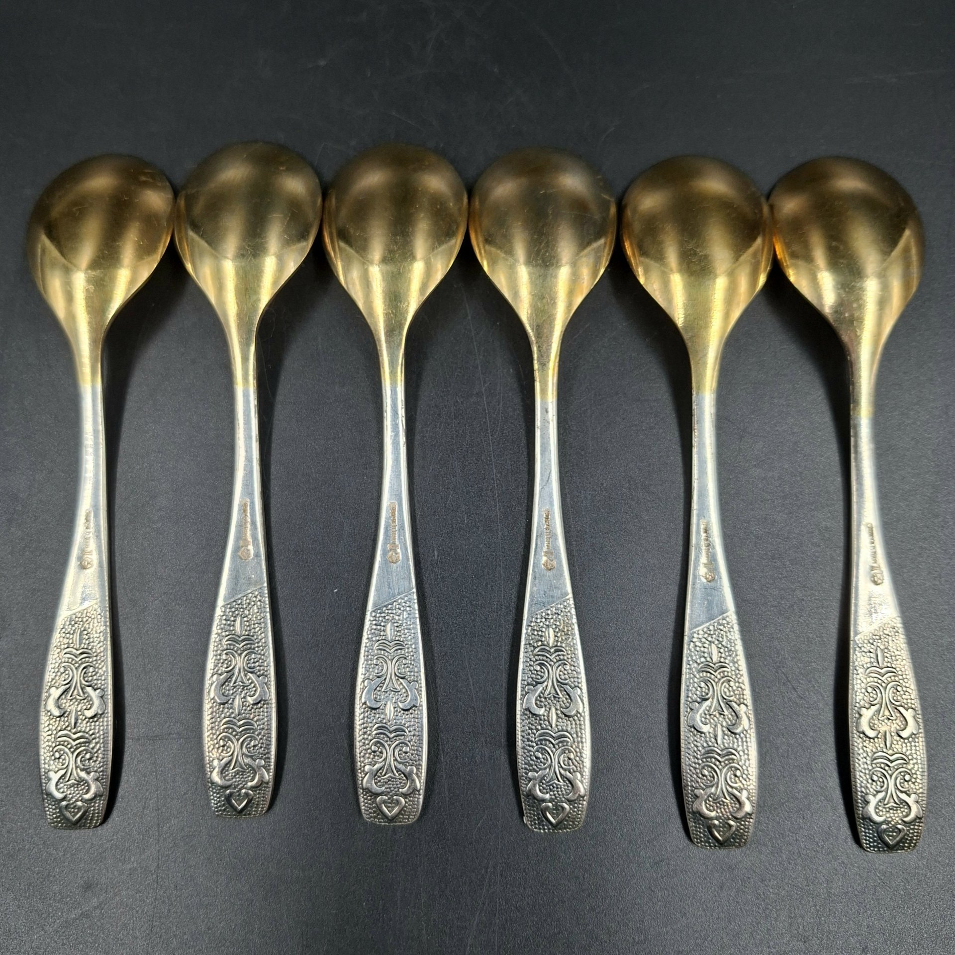 Набор из шести чайных ложек «Хмель», мНЦ (медь-никель-цинк), золочение, Завод «Проминь», СССР, 1970-1990 гг.