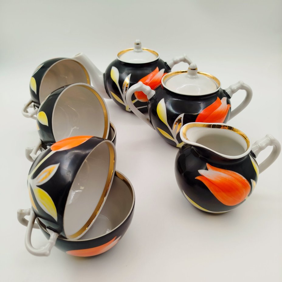 Сервиз чайный на 6 персон "Тюльпан", фарфор, крытье, роспись, Дулевский фарфоровый завод (Дулёво), СССР, 1968-1991 гг.