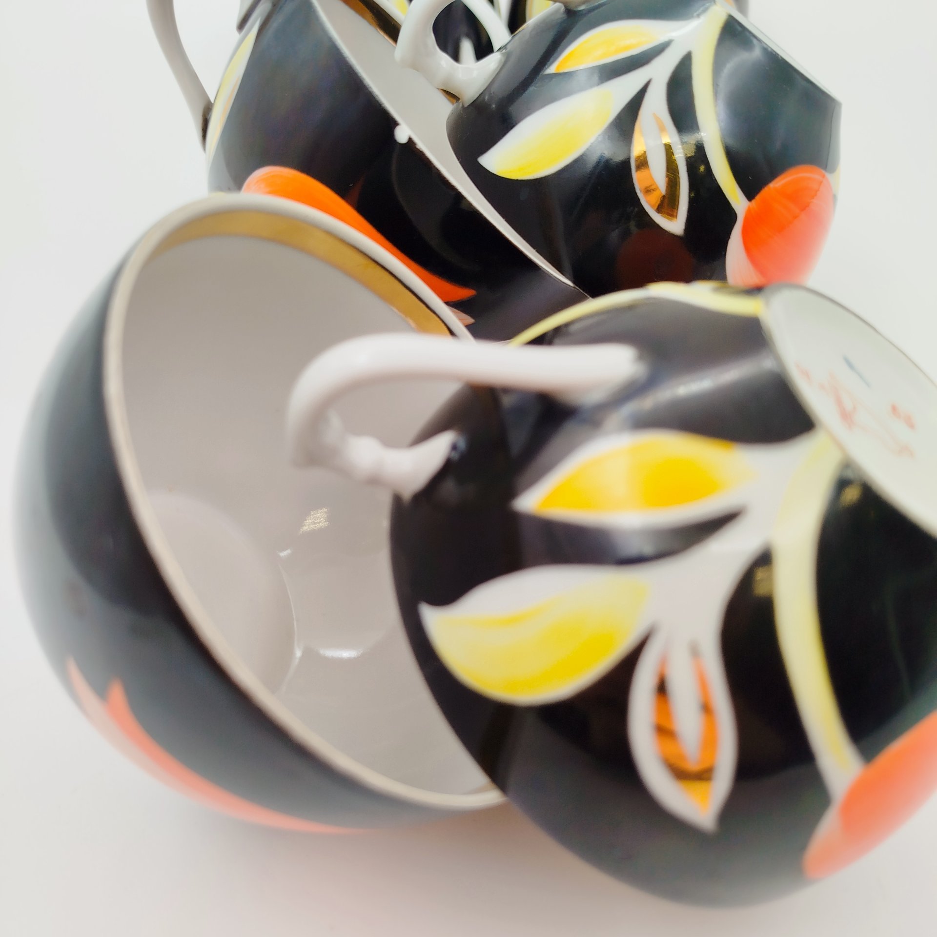 Сервиз чайный на 6 персон "Тюльпан", фарфор, крытье, роспись, Дулевский фарфоровый завод (Дулёво), СССР, 1968-1991 гг.