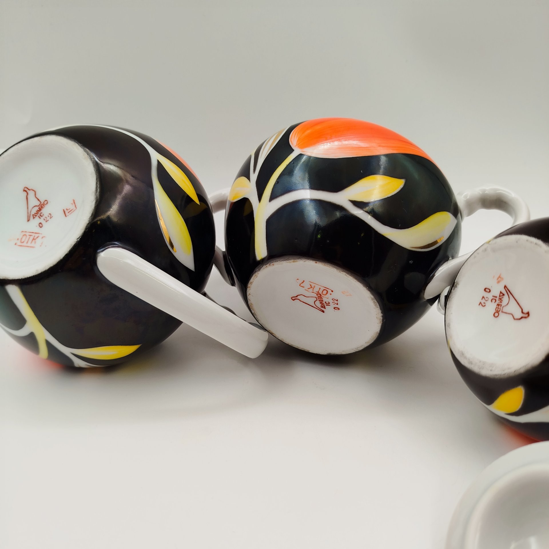 Сервиз чайный на 6 персон "Тюльпан", фарфор, крытье, роспись, Дулевский фарфоровый завод (Дулёво), СССР, 1968-1991 гг.