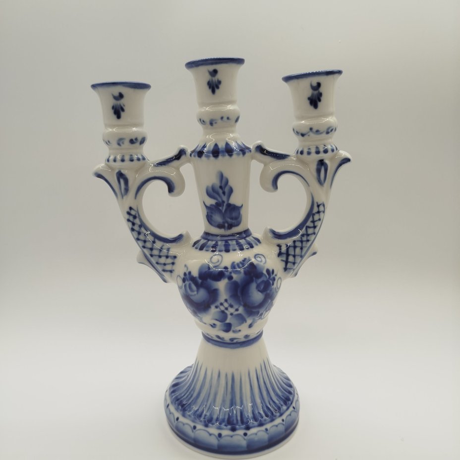 Канделябр (подсвечник) на три свечи с цветочным декором, Гжель, фарфор, роспись, Россия, 1991-2010 гг.