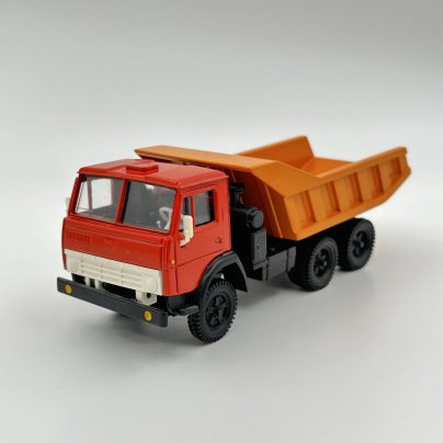 Модель автомобиля в масштабе 1:43 "КАМАЗ - 5511"