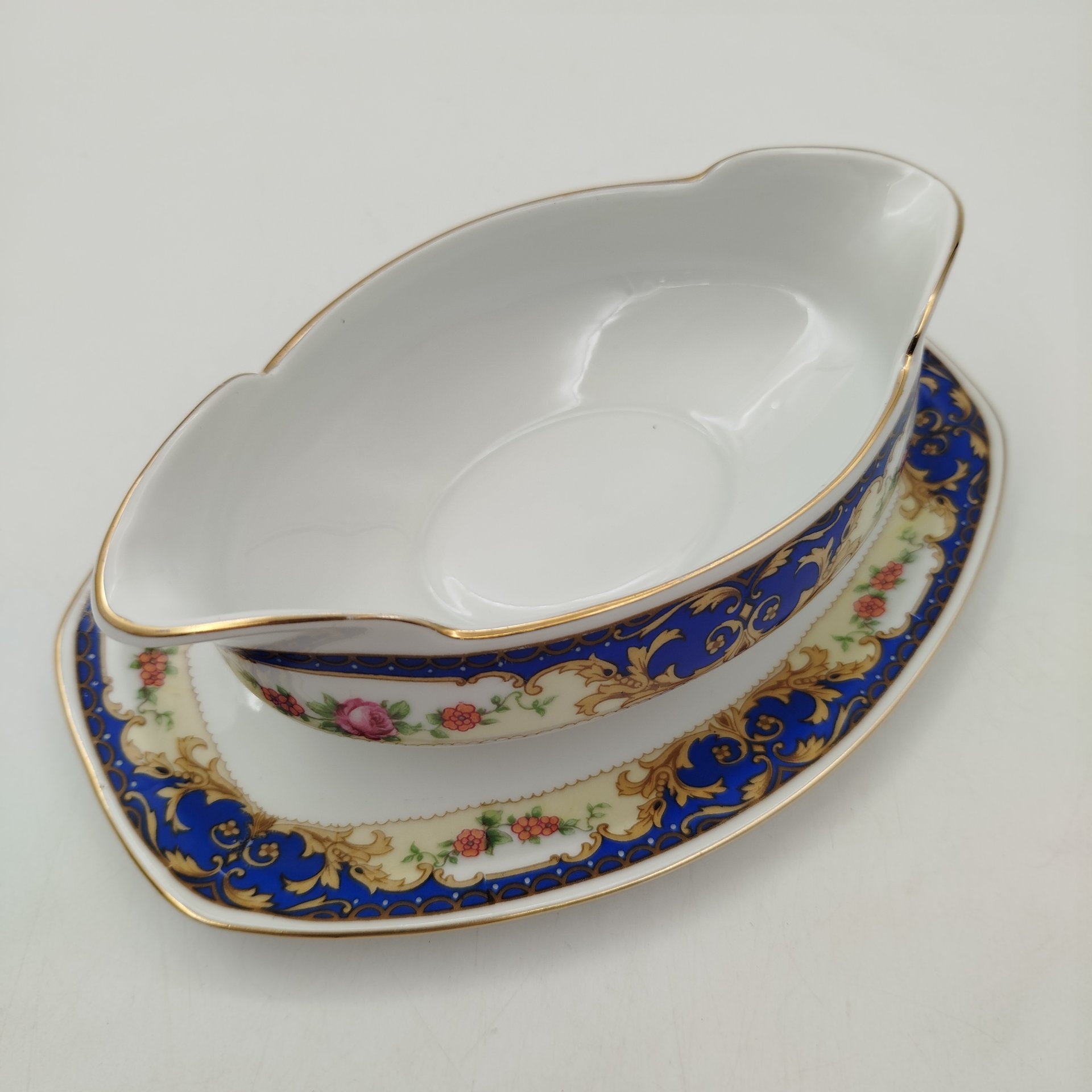 Соусник в стиле Art Deco, украшенный цветочным декором, фарфор, деколь, золочение, Moritz Zdekauer (MZ), Чехословакия, 1930-1940 гг.