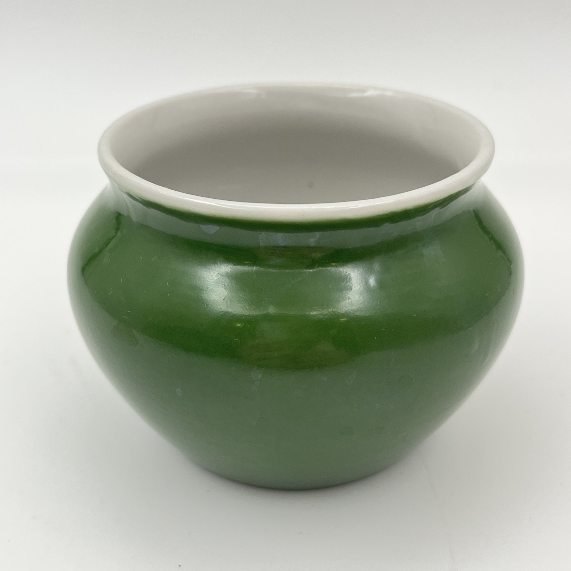 Горшочек зеленого цвета (для сметаны или соли), фарфор, крытье, Дмитровский фарфоровый завод (ДФЗ Вербилки), СССР, 1954-1965 гг.