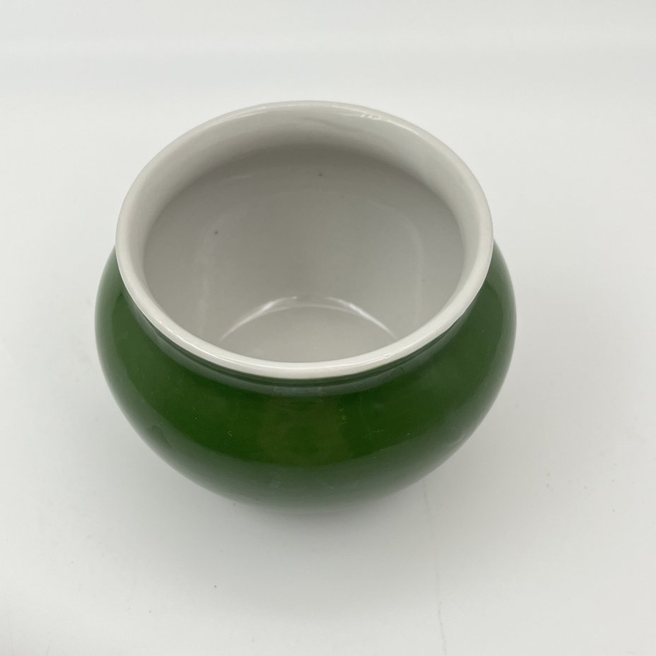 Горшочек зеленого цвета (для сметаны или соли), фарфор, крытье, Дмитровский фарфоровый завод (ДФЗ Вербилки), СССР, 1954-1965 гг.
