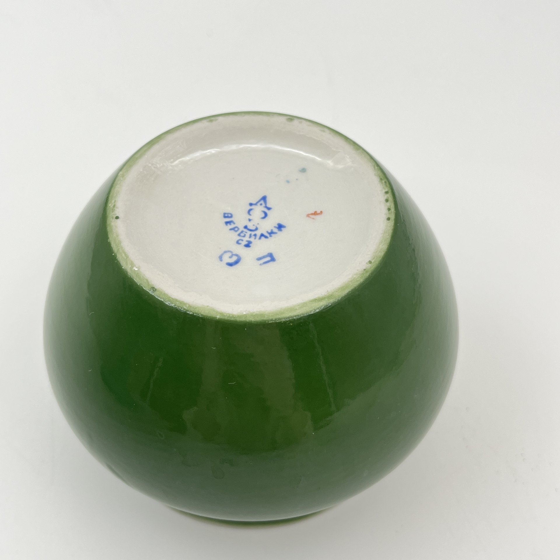 Горшочек зеленого цвета (для сметаны или соли), фарфор, крытье, Дмитровский фарфоровый завод (ДФЗ Вербилки), СССР, 1954-1965 гг.