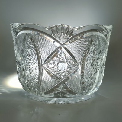 Салатник круглой формы с резным геометрически декором, хрусталь, алмазная грань, СССР, 1970-1990 гг.