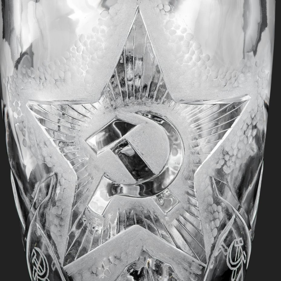 [редкость] Ваза "Серп и молот" с гербом Чехословакии на обороте, авторская подпись "Švarc. 54" (Josef Svarc)