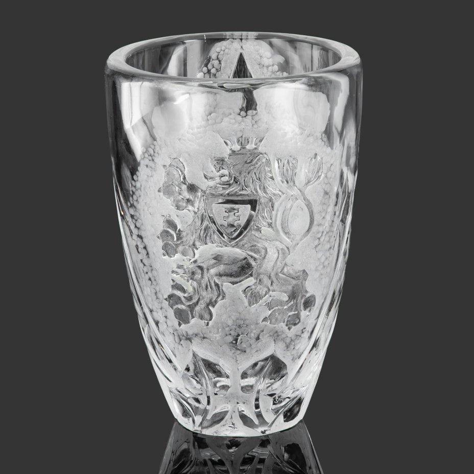 [редкость] Ваза "Серп и молот" с гербом Чехословакии на обороте, авторская подпись "Švarc. 54" (Josef Svarc)