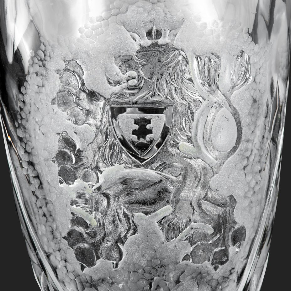 [редкость] Ваза "Серп и молот" с гербом Чехословакии на обороте, авторская подпись "Švarc. 54" (Josef Svarc)