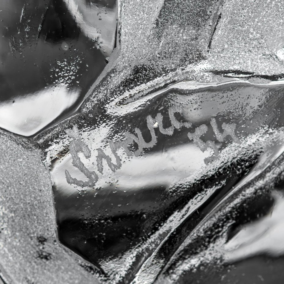 [редкость] Ваза "Серп и молот" с гербом Чехословакии на обороте, авторская подпись "Švarc. 54" (Josef Svarc)