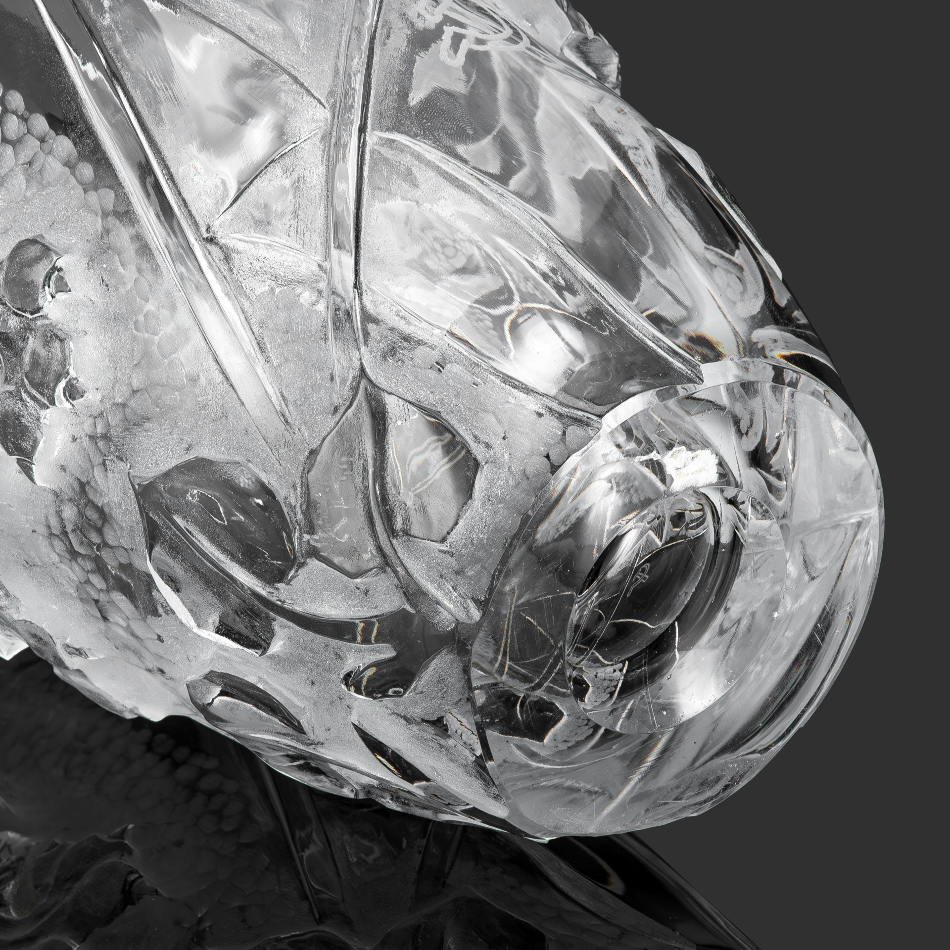 [редкость] Ваза "Серп и молот" с гербом Чехословакии на обороте, авторская подпись "Švarc. 54" (Josef Svarc), хрусталь, травление, Чехословакия, 1954 г.