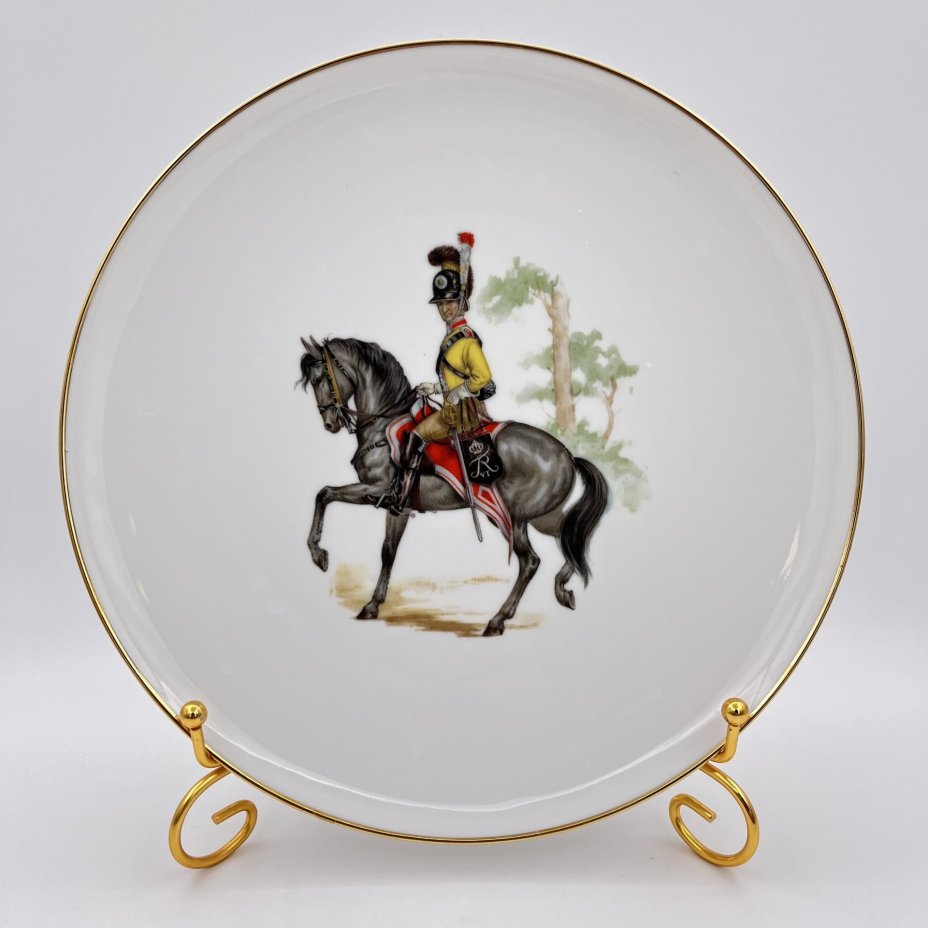 Тарелка "Dragon du Danemark" (Датский драгун) из серии "Champs Élysées Paris. European Cavalry" (Елисейские поля, Париж. Европейская кавалерия), Kuba Porzellan