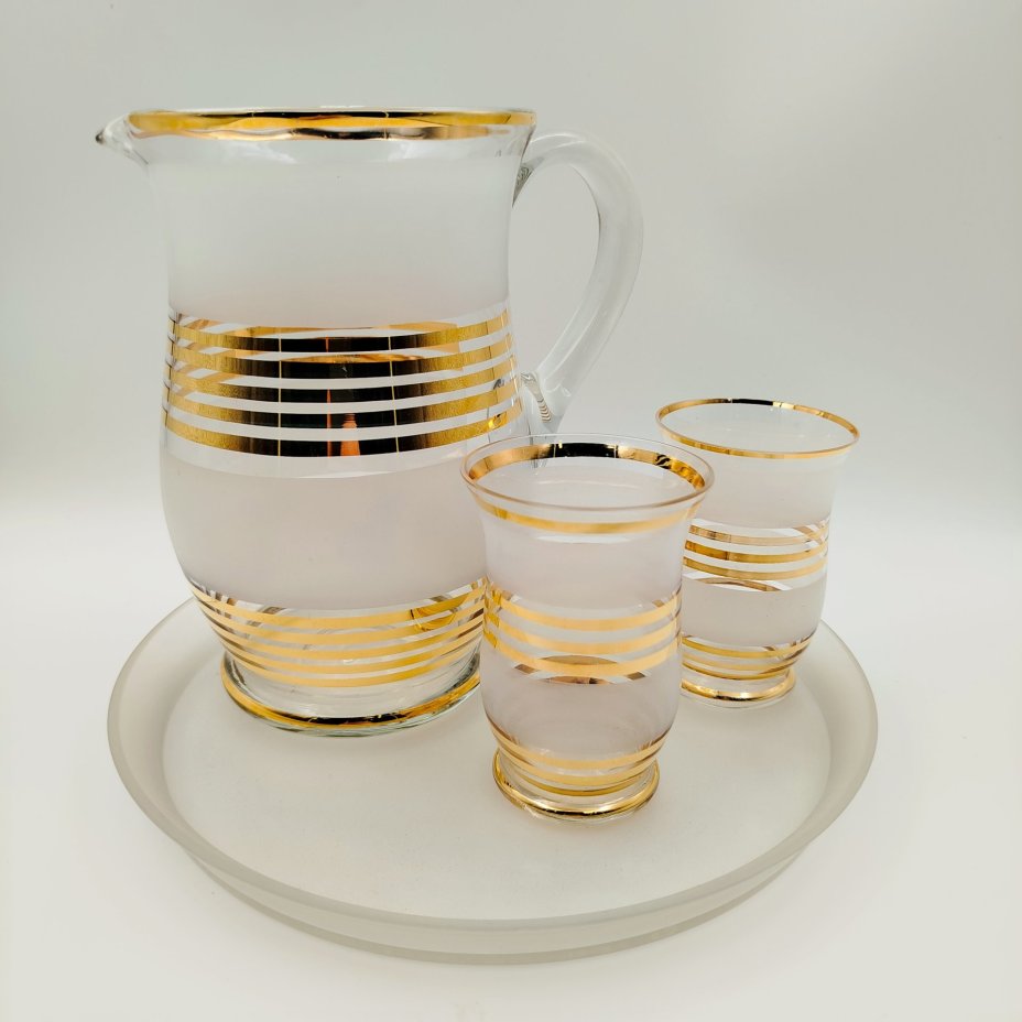 Набор для холодных напитков на 2 персоны (2 стакана и кувшин на подносе), стекло, золочение, СССР, 1970-1990 гг.