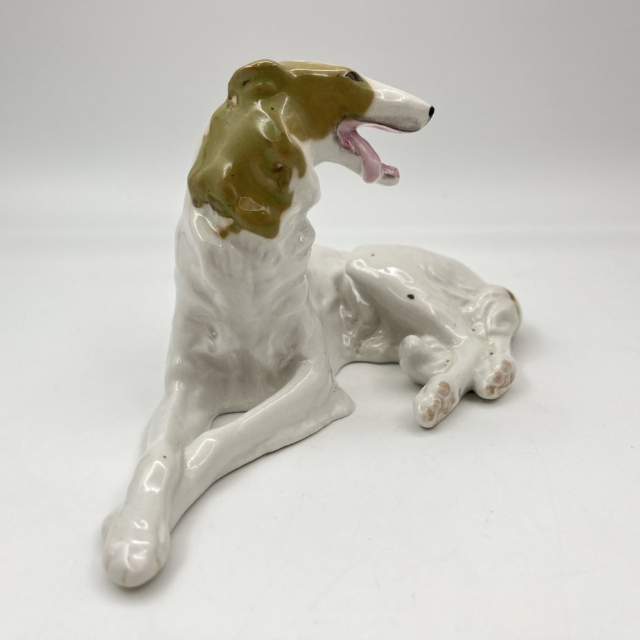 Статуэтка "Борзая", скульптор Б.Я. Воробьев, фарфор, роспись, Ленинградский фарфоровый завод (ЛФЗ), СССР, 1950-1960 гг.