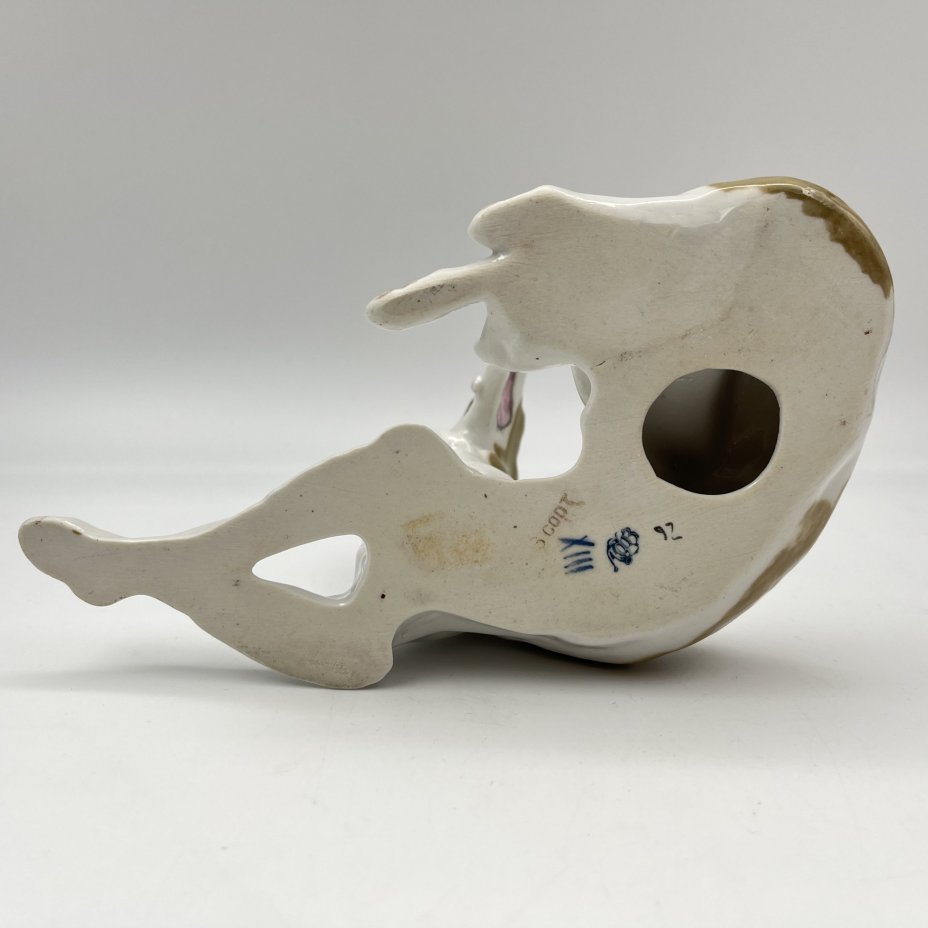 Статуэтка "Борзая", скульптор Б.Я. Воробьев, фарфор, роспись, Ленинградский фарфоровый завод (ЛФЗ), СССР, 1950-1960 гг.