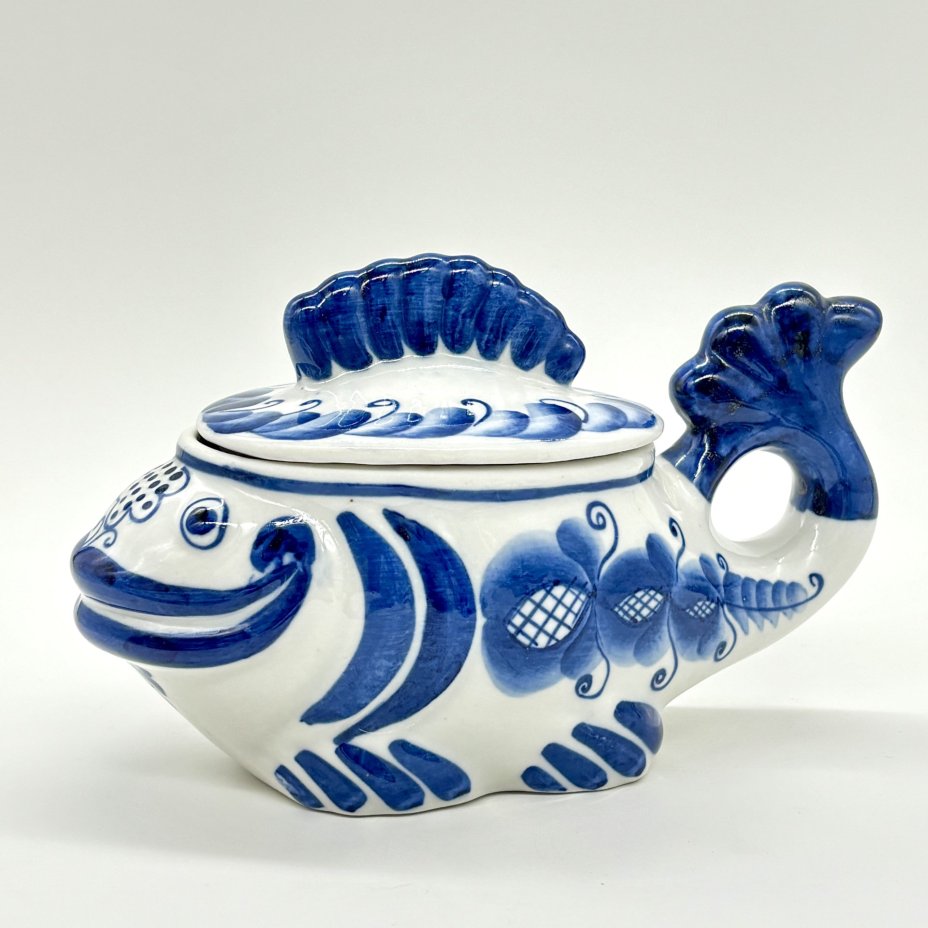 Икорница (шкатулка) "Рыба",  Гжель, фарфор, роспись, Россия, 1986-2000 гг.