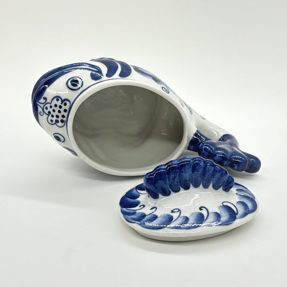 Икорница (шкатулка) "Рыба",  Гжель, фарфор, роспись, Россия, 1986-2000 гг.