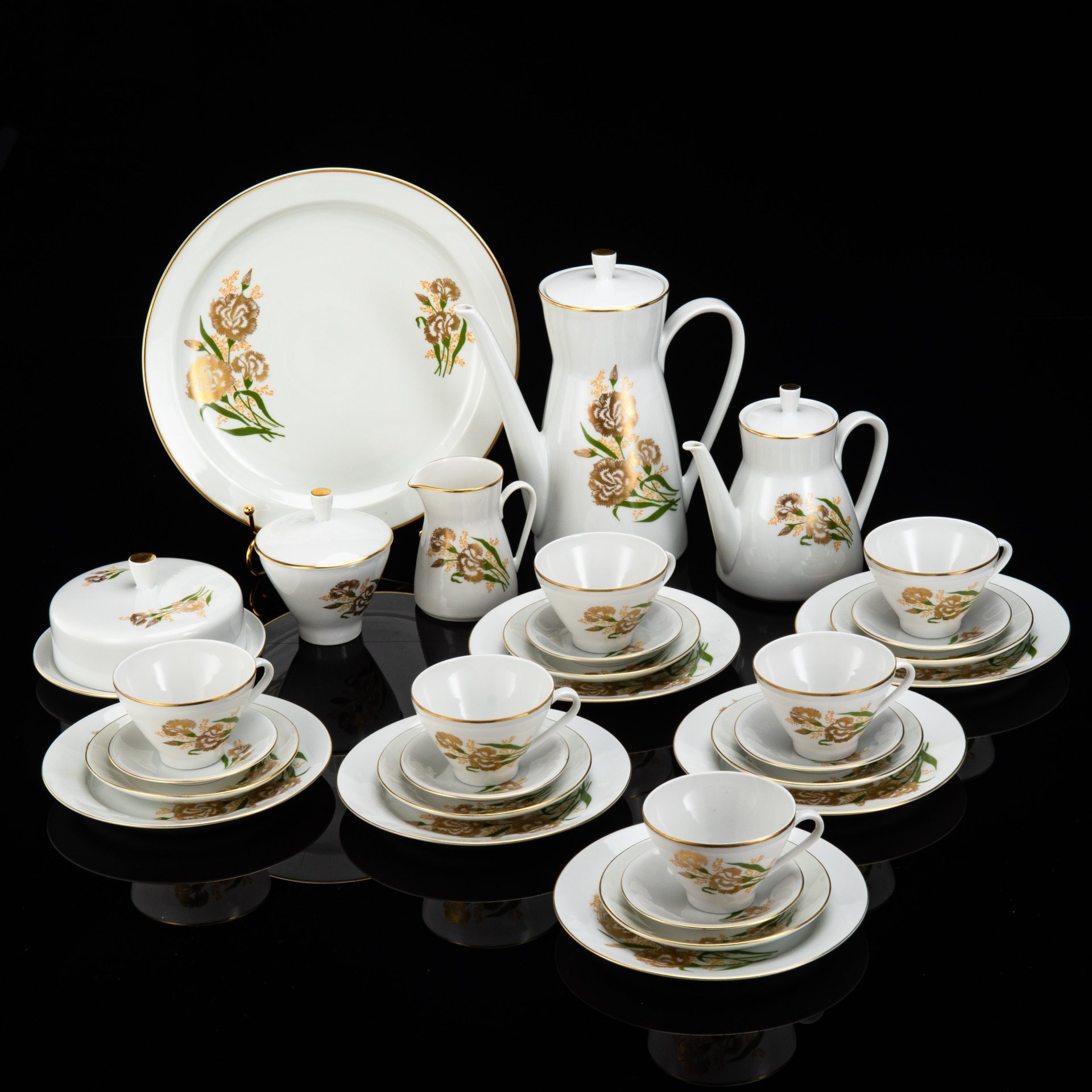 Сервиз чайно-кофейный "Золотая гвоздика" на 6 персон (30 предметов), фарфор, деколь, золочение, Freiberger Porzellan, ГДР, 1960-1990 гг.