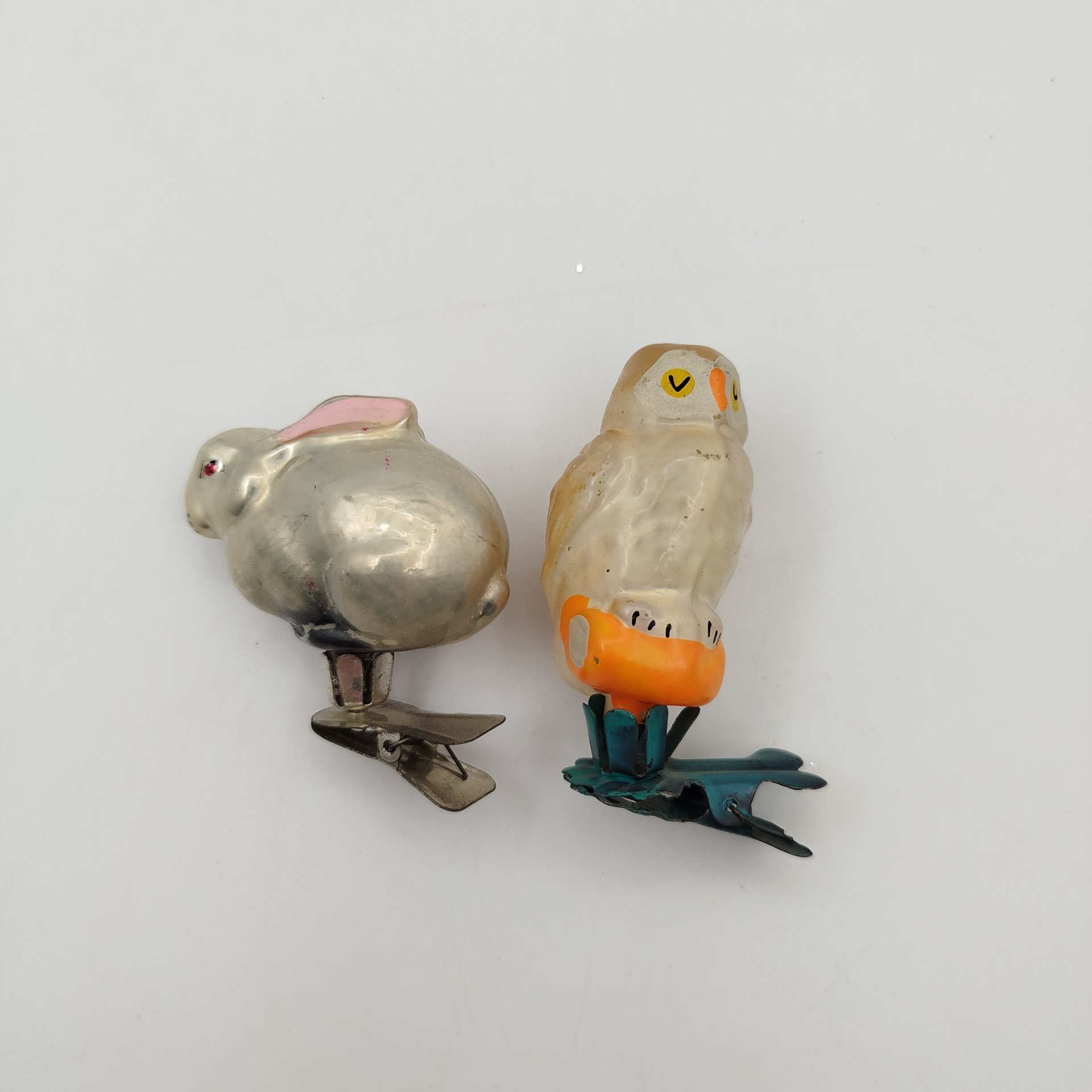 Набор из 2-х ёлочных игрушек на прищепках "Сова" и "Заяц", стекло, краска, металл, СССР, 1960-1980 гг.