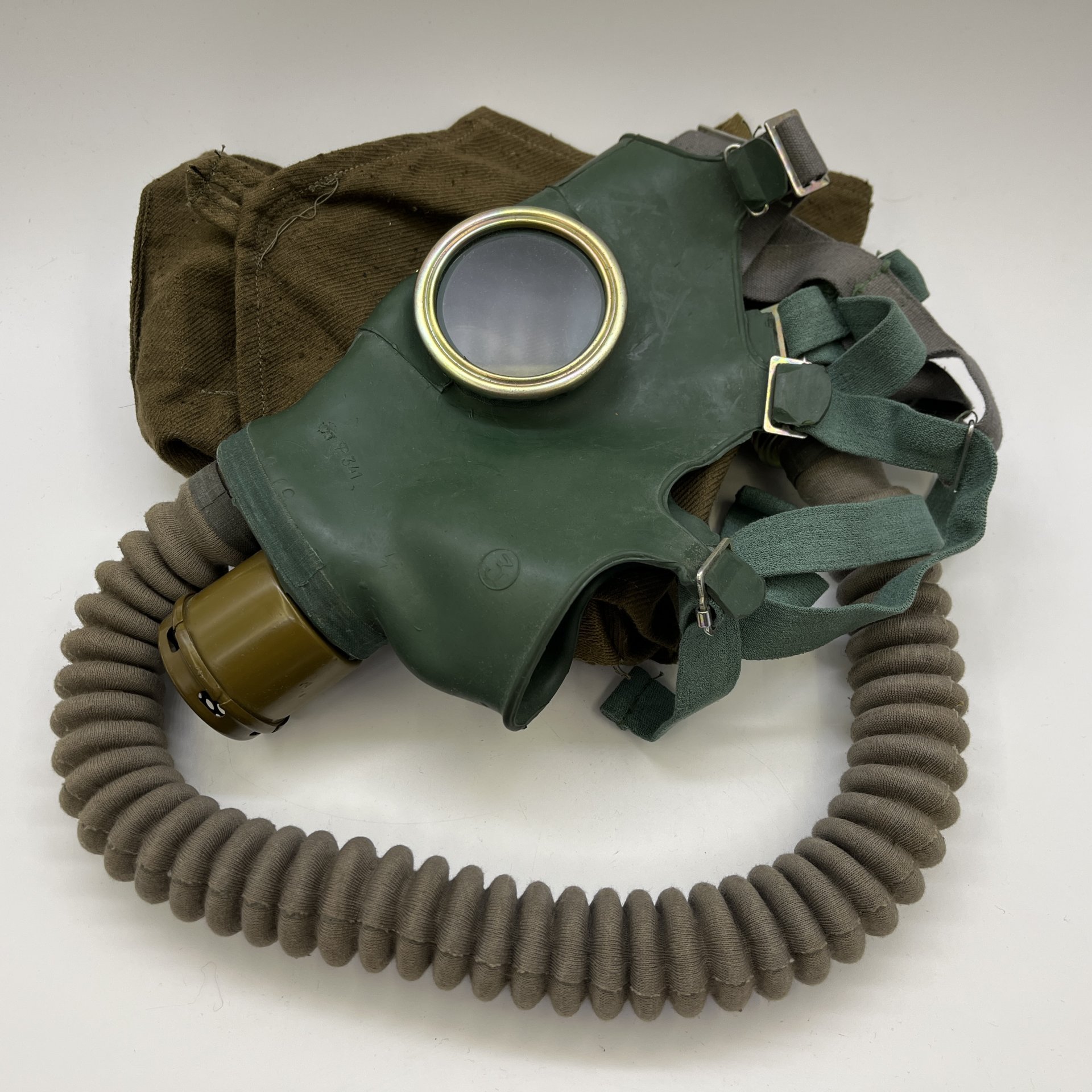 Противогаз  с фильтром ГП-4У