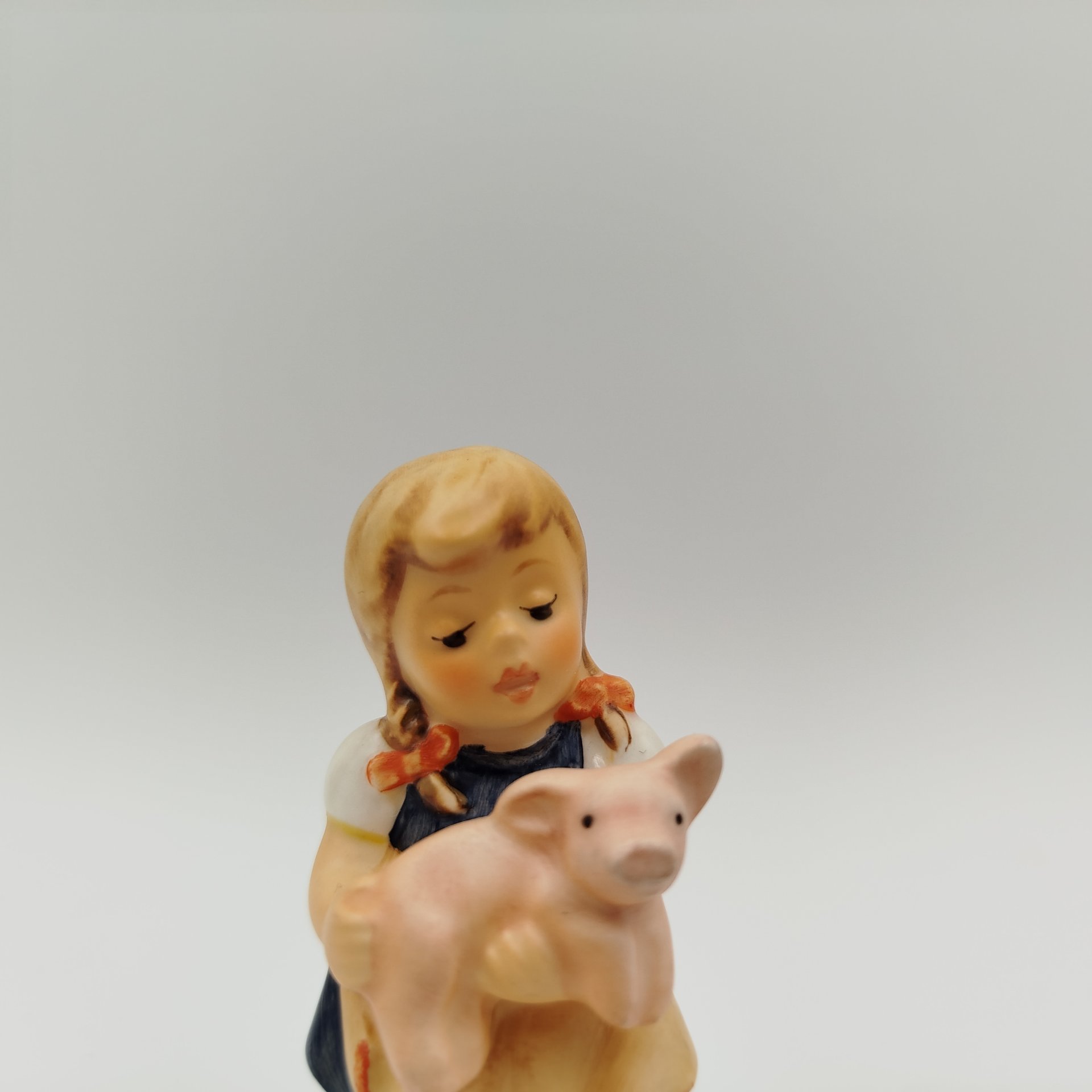 Статуэтка "Pigtails (косички)",  M.I. Hummel  Membership, фарфор, роспись, Goebel, Goebel
