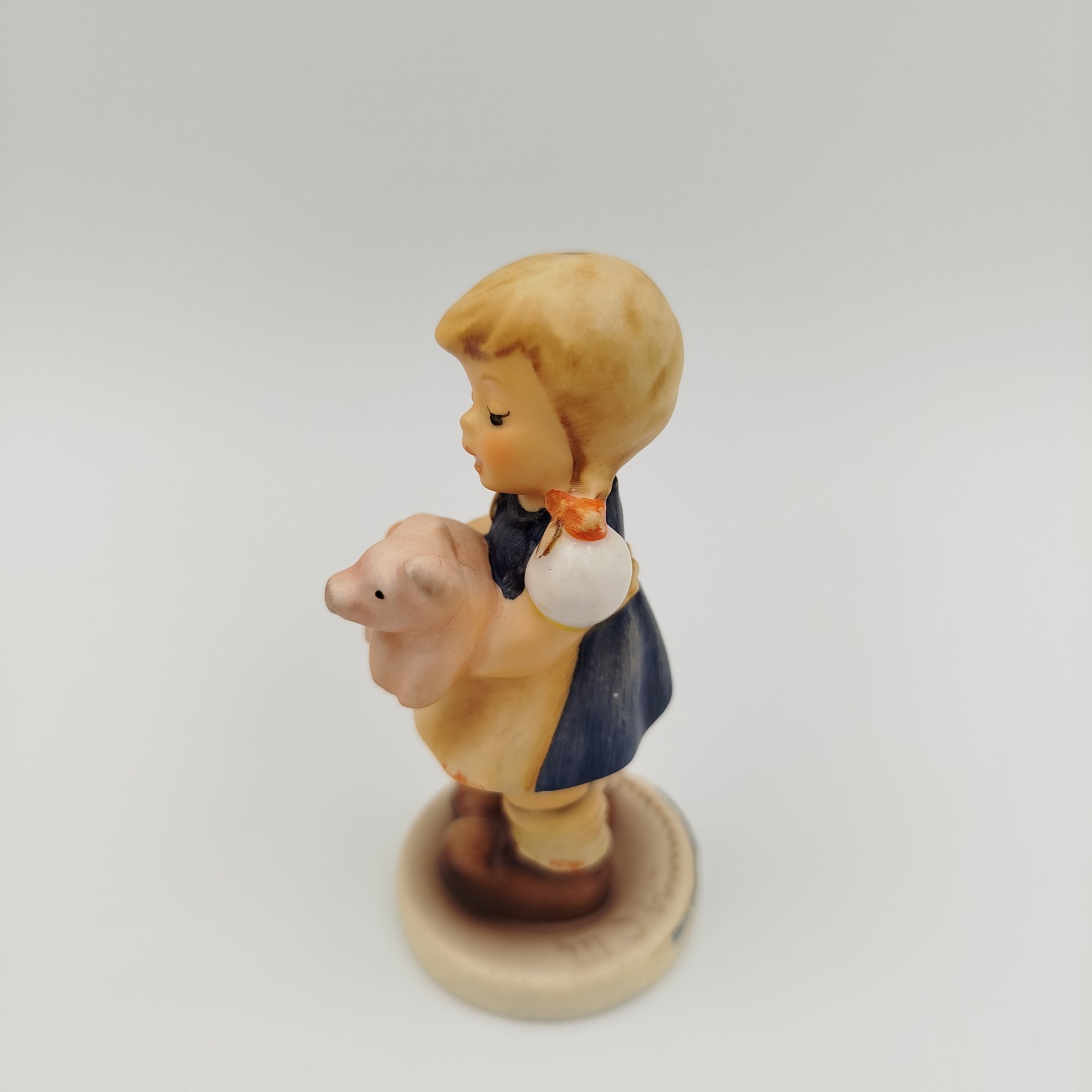 Статуэтка "Pigtails (косички)",  M.I. Hummel  Membership, фарфор, роспись, Goebel, Goebel